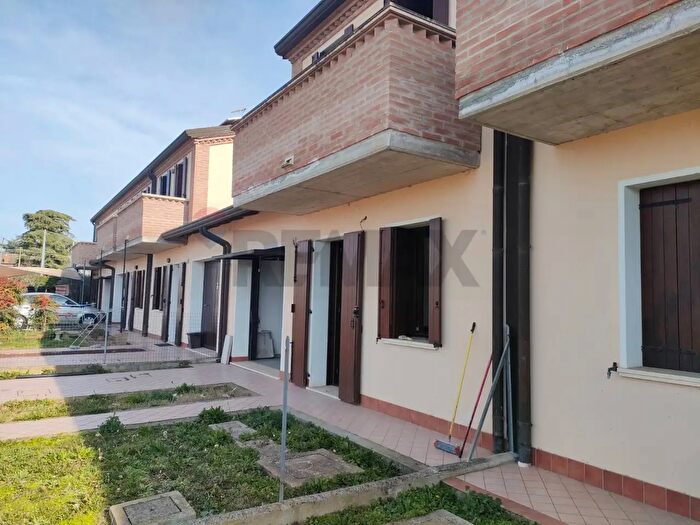 Casa con 5 locali in vendita in Via Caduti di Cefalonia, Copparo