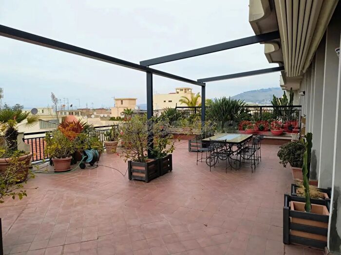 Appartamento con 6 locali in vendita in Corso Garibaldi Sopra Upim, Reggio di Calabria