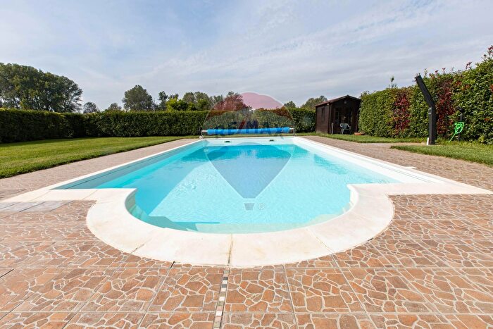 Casa con 12 locali in vendita in Via Marconi, Pancarana