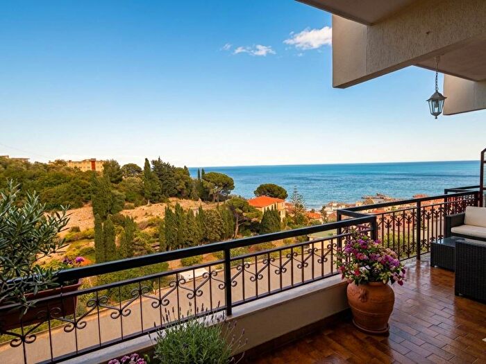 Appartamento trilocale in affitto in Via Andrea Doria, Laigueglia