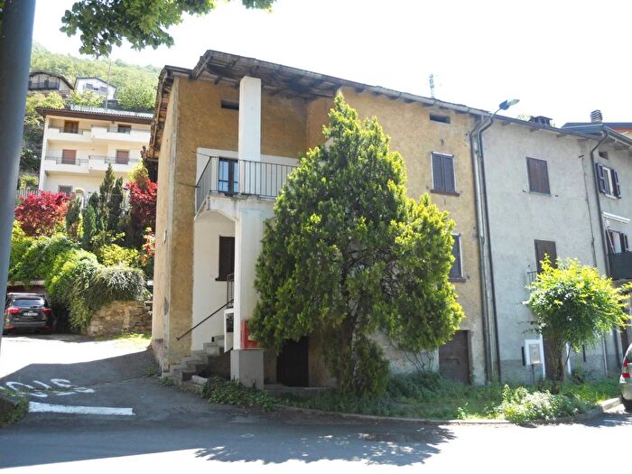 Casa quadrilocale in vendita in Via San Fedele Verceia, Verceia