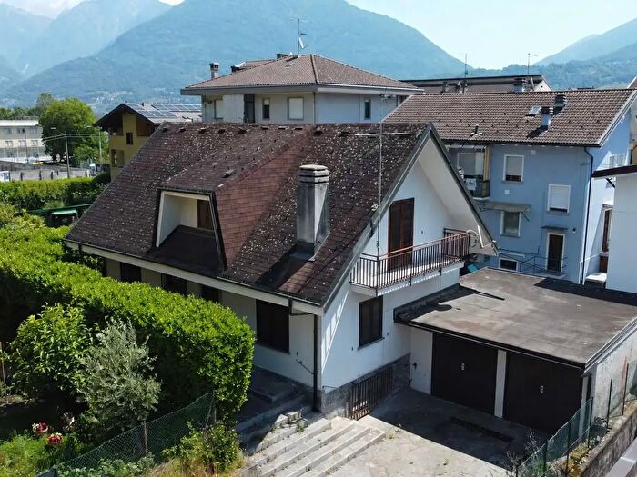 Casa con 5 locali in vendita in Via Papa Innocenzo IX, Domodossola