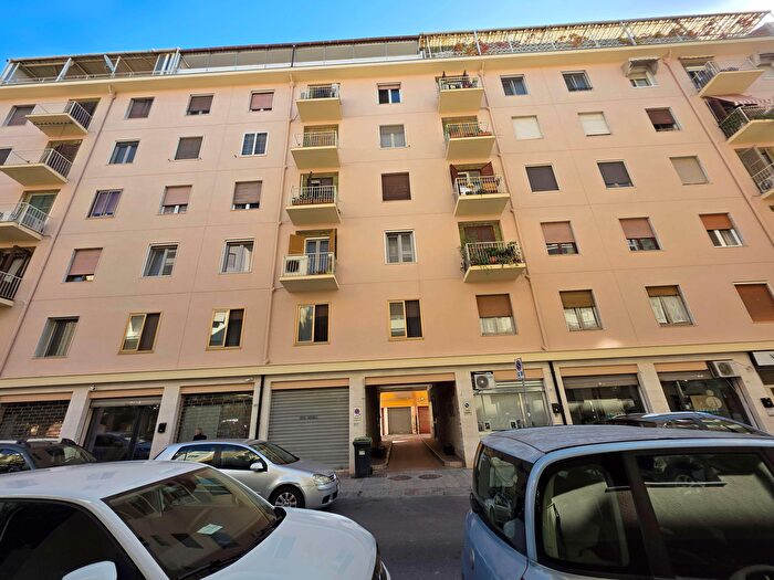 Appartamento trilocale in vendita in Cagliari