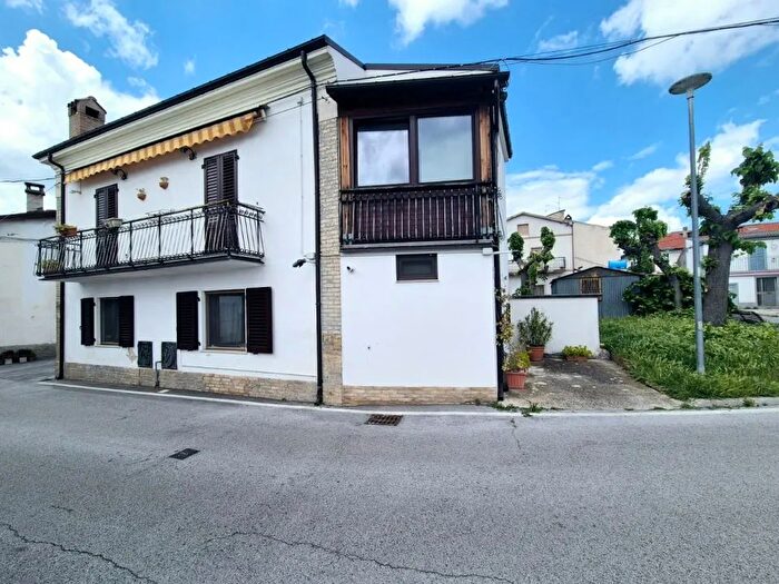 Casa con 5 locali in vendita in Casacanditella