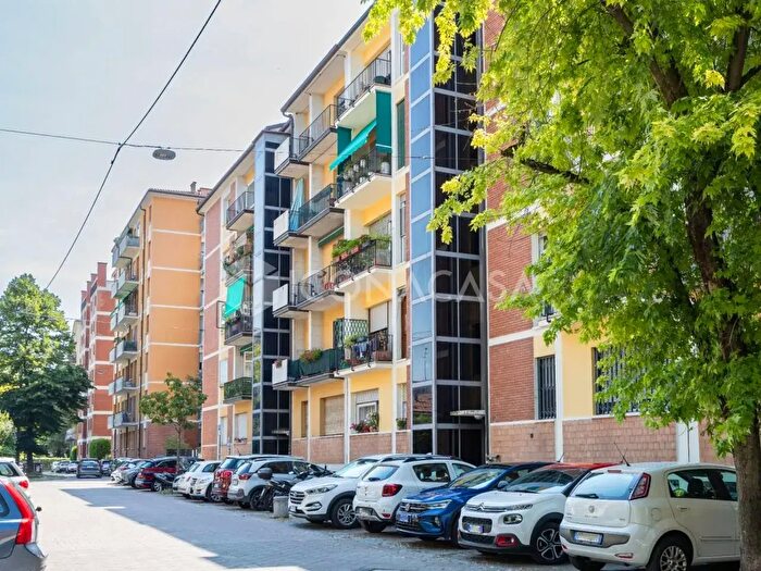Appartamento con 5 locali in vendita in Via Antonio Zoccoli, Bologna