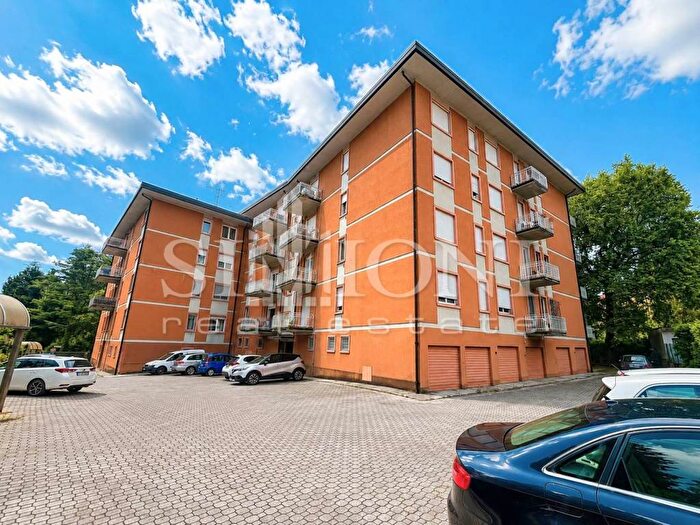 Appartamento trilocale in affitto in Montello, Varese