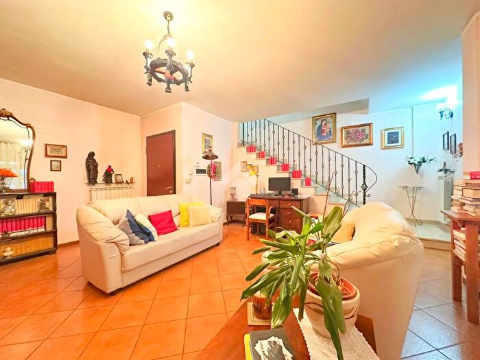 Casa con 5 locali in vendita in Via Miroballo, San Severo