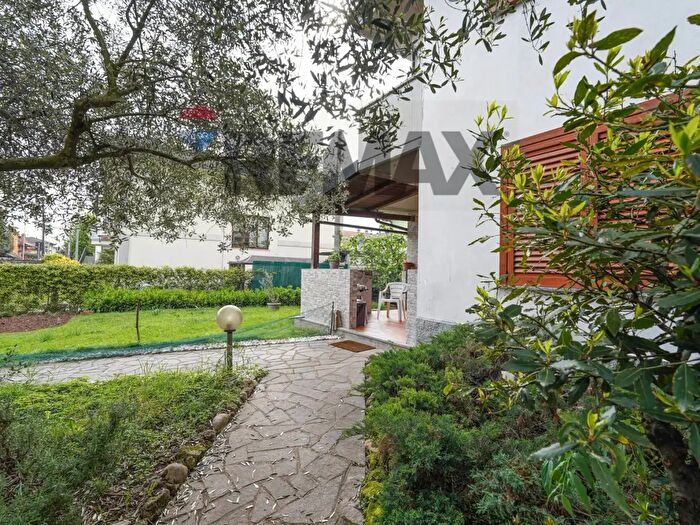 Casa con 9 locali in vendita in Verdellino