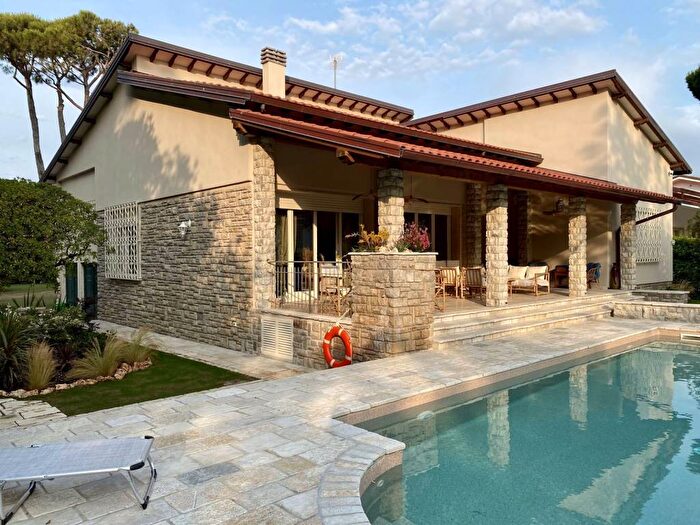 Casa con 6 locali in affitto in Via Monte Gabberi, Pietrasanta