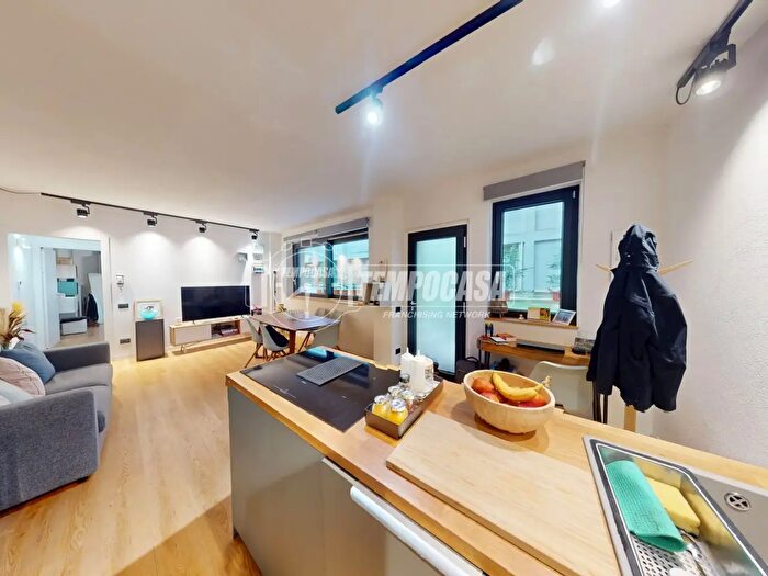 Appartamento bilocale in vendita in Via per Brunate, Como