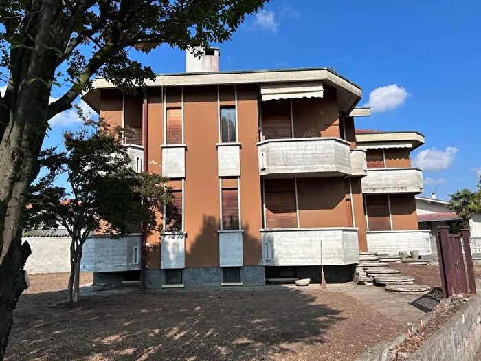 Casa con 12 locali in vendita in Via Monterosa, Garlasco