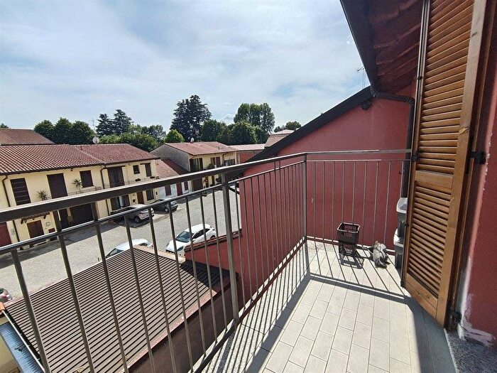 Appartamento bilocale in affitto in Via Umberto I, Centro, Biassono