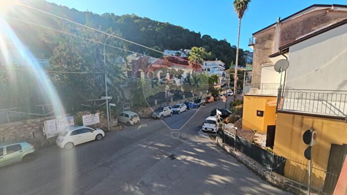 Appartamento quadrilocale in vendita in Via Serrone, Centola