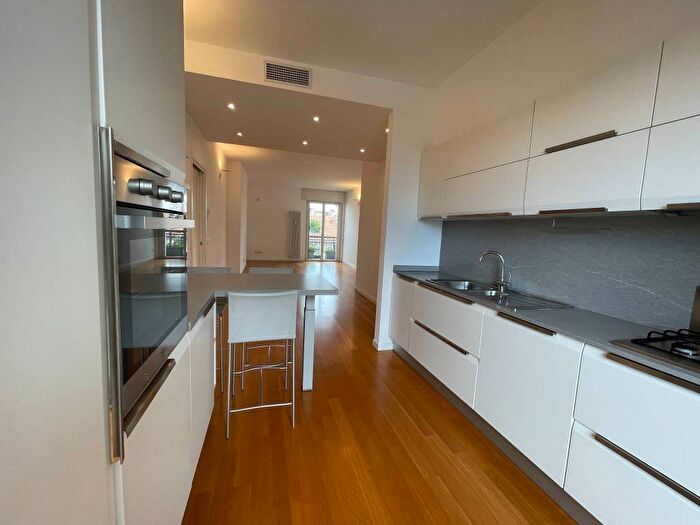 Appartamento trilocale in affitto in Via Bartolomeo Eustachi, Morgagni, Milano