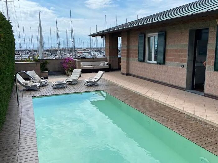 Appartamento trilocale in vendita in Piazza dei Segantini Varazze, Varazze