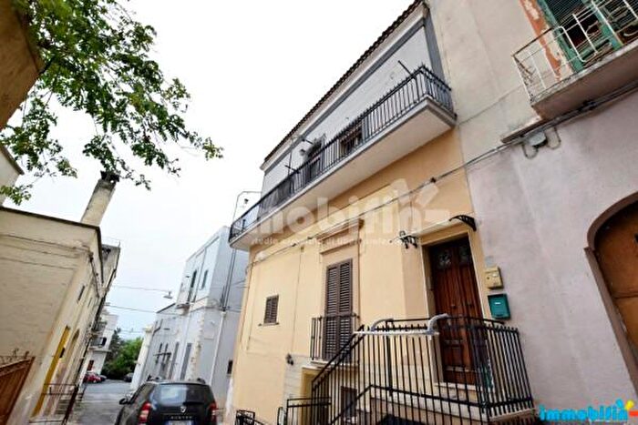 Appartamento con 6 locali in vendita in Oria