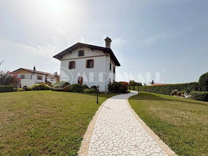 Casa con 11 locali in vendita in Via Donatello, San Michele Al Tagliamento