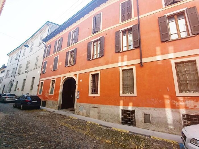 Appartamento trilocale in affitto in Via Andrea e Nicola Amati, Centro, Cremona