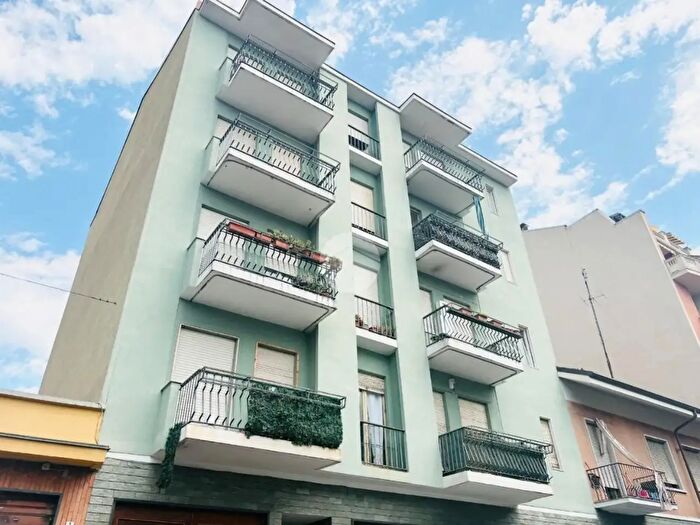 Appartamento trilocale in affitto in Via Rueglio, Torino