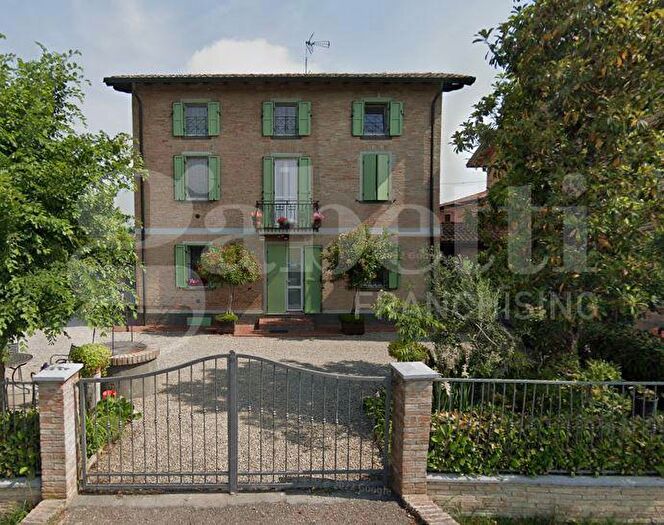 Casa con 5 locali in vendita in Modena