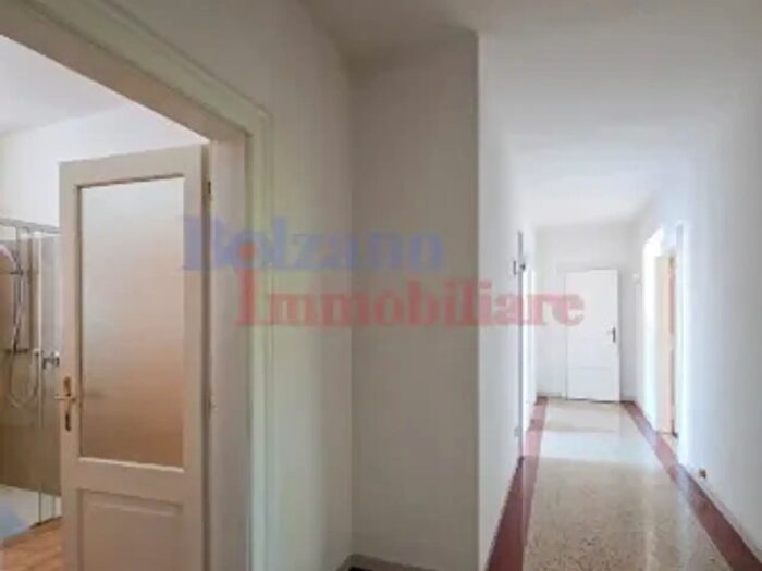 Appartamento con 5 locali in vendita in Via Giosuè Carducci, Bolzano