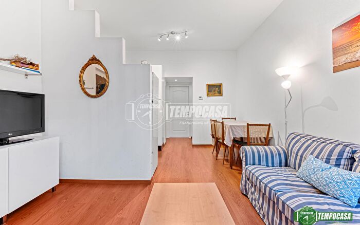 Appartamento trilocale in vendita in Via Emilio Cornalia, Milano