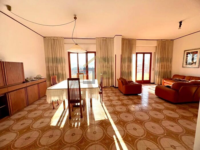 Appartamento con 6 locali in vendita in Via dellAutonomia Siciliana, Palermo