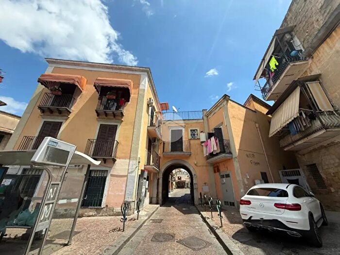 Appartamento trilocale in vendita in Piazza Egidio Velotti, Napoli