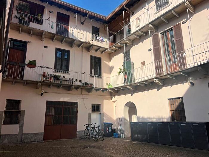 Appartamento bilocale in affitto in Via Raffaele De Gradi, Centro Storico, Monza