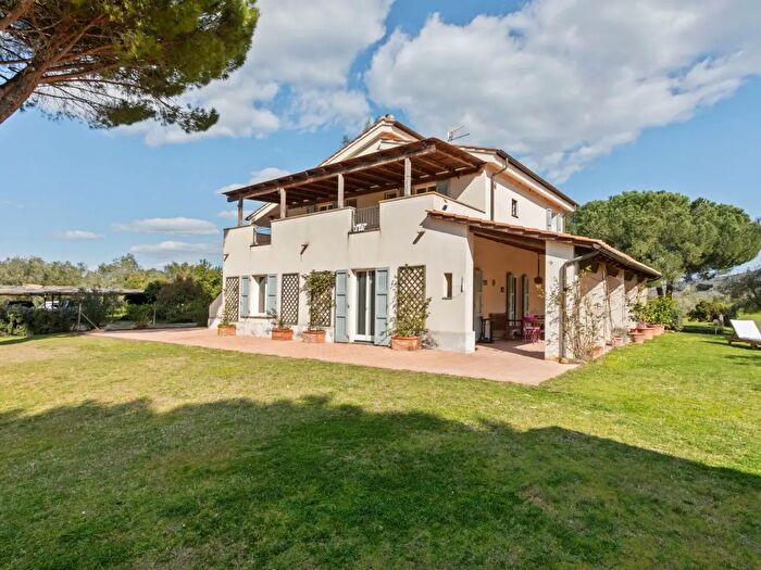 Casa con 8 locali in vendita in Manciano