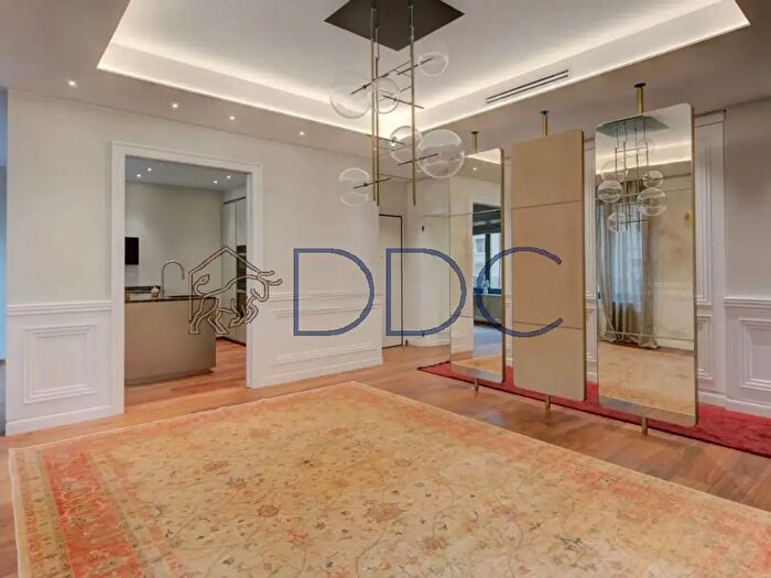 Appartamento con 5 locali in vendita in Via Giuseppe Luigi Lagrange, Torino