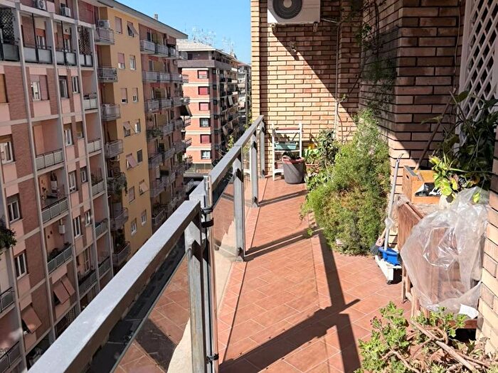 Appartamento quadrilocale in affitto in Via Leopoldo Traversi, Garbatella, Roma