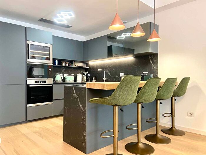 Appartamento trilocale in affitto in Via Giuseppe Compagnoni, Plebisciti Susa, Milano