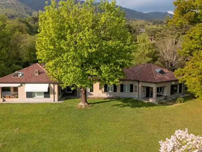 Casa con 6 locali in vendita in Via Monviso, Barasso