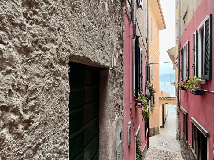 Appartamento con 5 locali in vendita in Via Torrazza, Dongo