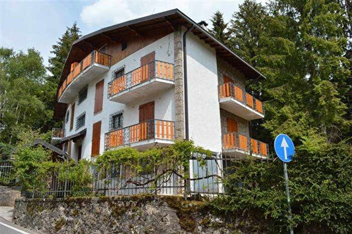 Appartamento trilocale in affitto in Via Andrea Fantoni, Centro, Castione della Presolana