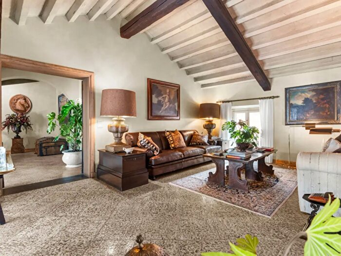 Casa con 10 locali in vendita in Vicolo del Carmine, Parma