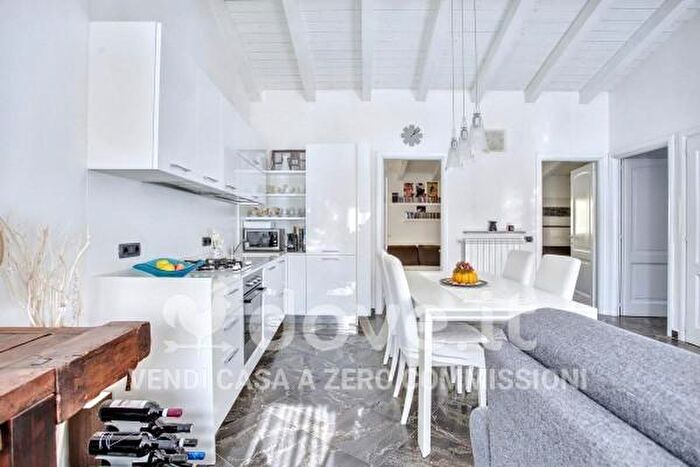 Casa trilocale in vendita in Via Muro, Comerio