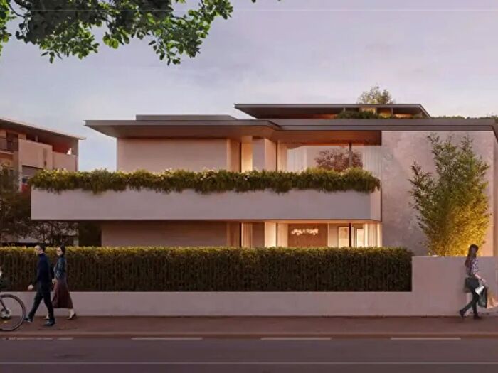 Appartamento con 5 locali in vendita in Viale Pietro Bertolini, Montebelluna