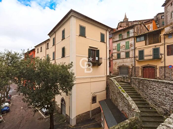 Casa con 15 locali in vendita in Via del Giardino, Soriano Nel Cimino