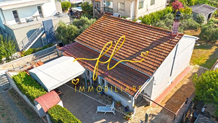 Casa con 5 locali in vendita in Cecina