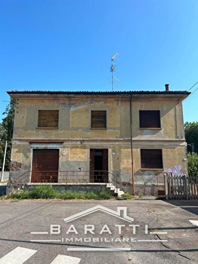Casa con 6 locali in vendita in Luzzara