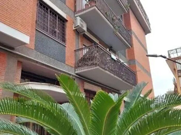 Appartamento in vendita in Via Virginia Agnelli, Roma