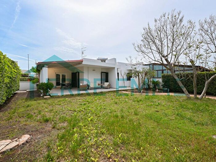 Casa quadrilocale in affitto in Carovigno