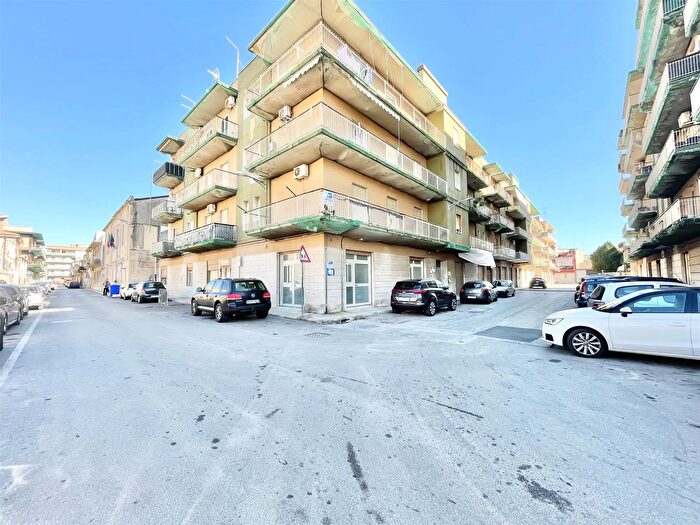 Appartamento con 5 locali in vendita in Via Milano Floridia, Floridia