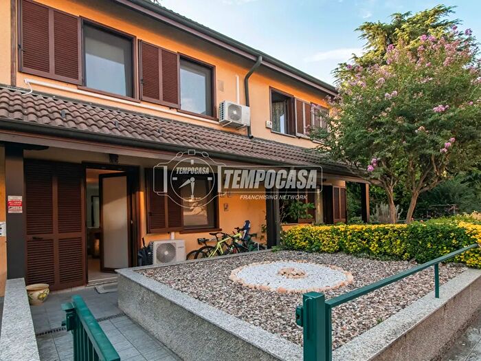 Casa quadrilocale in vendita in Via Don Giovan Battista Radice, Saronno
