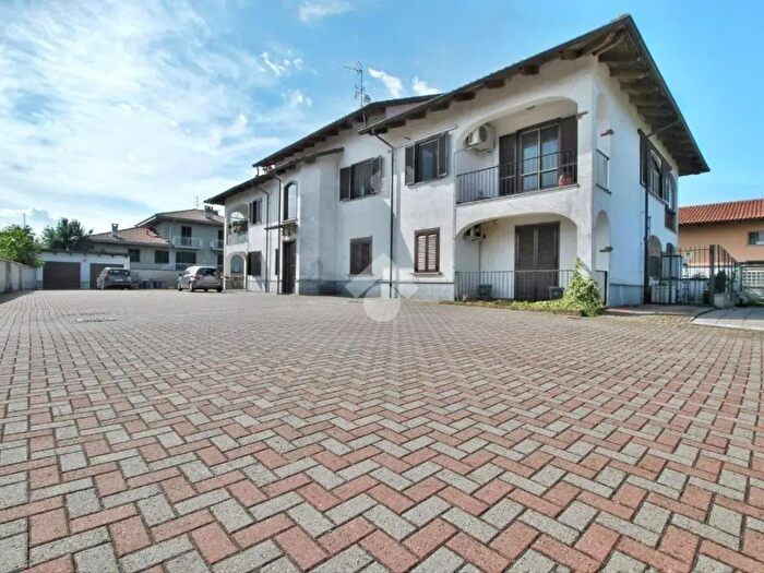 Appartamento con 5 locali in vendita in Via dei Salici, Livorno Ferraris