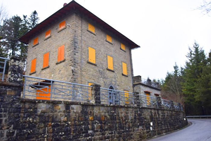 Casa con 11 locali in vendita in Via Martiri di Podernuovo, Pelago