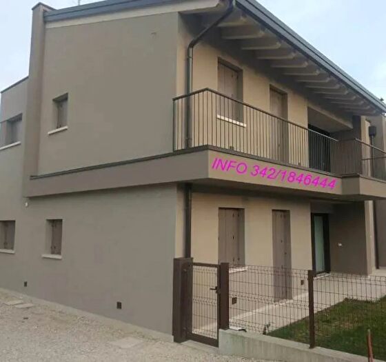 Appartamento con 6 locali in vendita in Castelcucco, Montebelluna