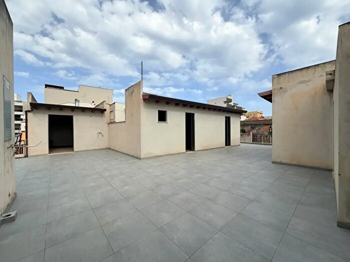 Appartamento con 5 locali in vendita in Via Raffaele Colosi, Milazzo